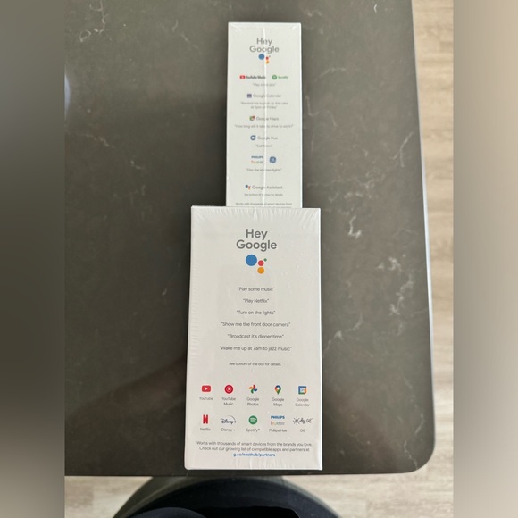 Google Nest Hub (2nd gen) and Google Nest Mini - Picture 4 of 6